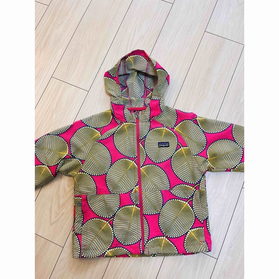 patagonia(パタゴニア)のパタゴニア ウィンドパーカー　キッズXS（5-6） キッズ/ベビー/マタニティのキッズ服女の子用(90cm~)(ジャケット/上着)の商品写真
