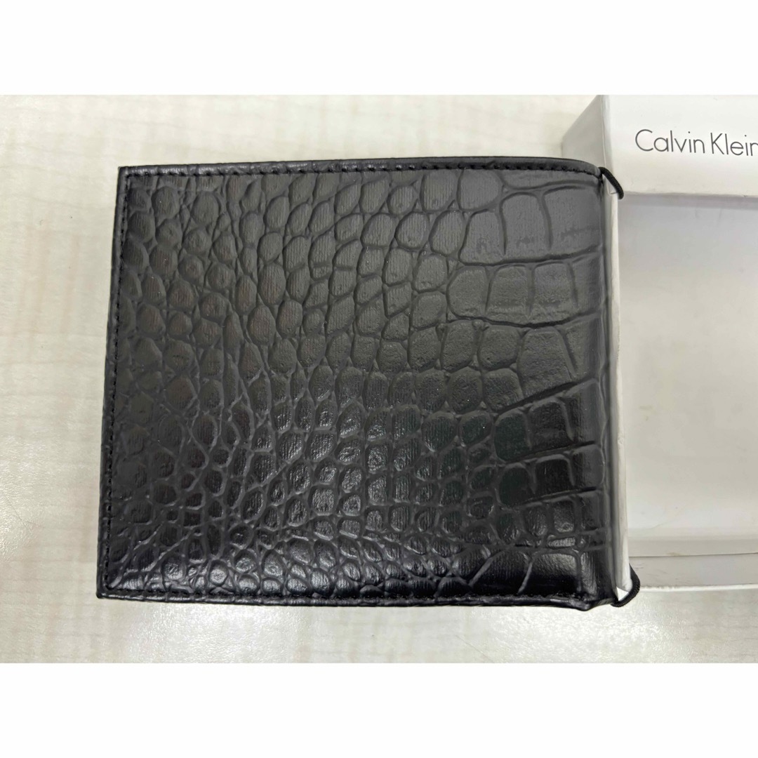 Calvin Klein(カルバンクライン)の【新品未使用】カルバンクライン 2枚小銭入付財布79506BK 型押しレザー箱入 メンズのファッション小物(折り財布)の商品写真