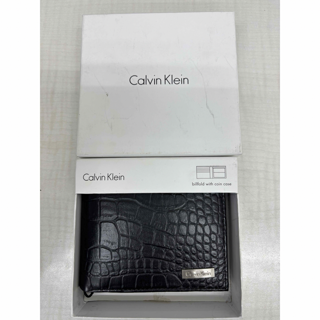 Calvin Klein(カルバンクライン)の【新品未使用】カルバンクライン 2枚小銭入付財布79506BK 型押しレザー箱入 メンズのファッション小物(折り財布)の商品写真