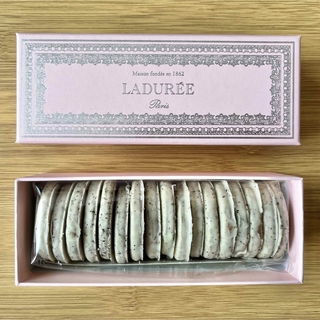 ラデュレ(LADUREE)のラデュレ 日本未発売 サブレ マリーアントワネット クッキー 箱 紅茶 チョコ(菓子/デザート)