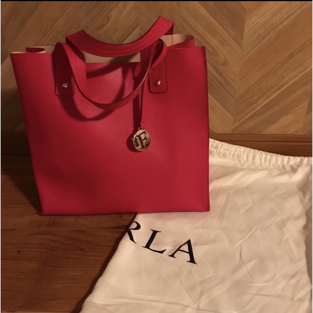 Furla(フルラ)の最終値下げ フルラ バッグ ハンドバッグ ピンク ショッキングピンク  レディースのバッグ(ハンドバッグ)の商品写真