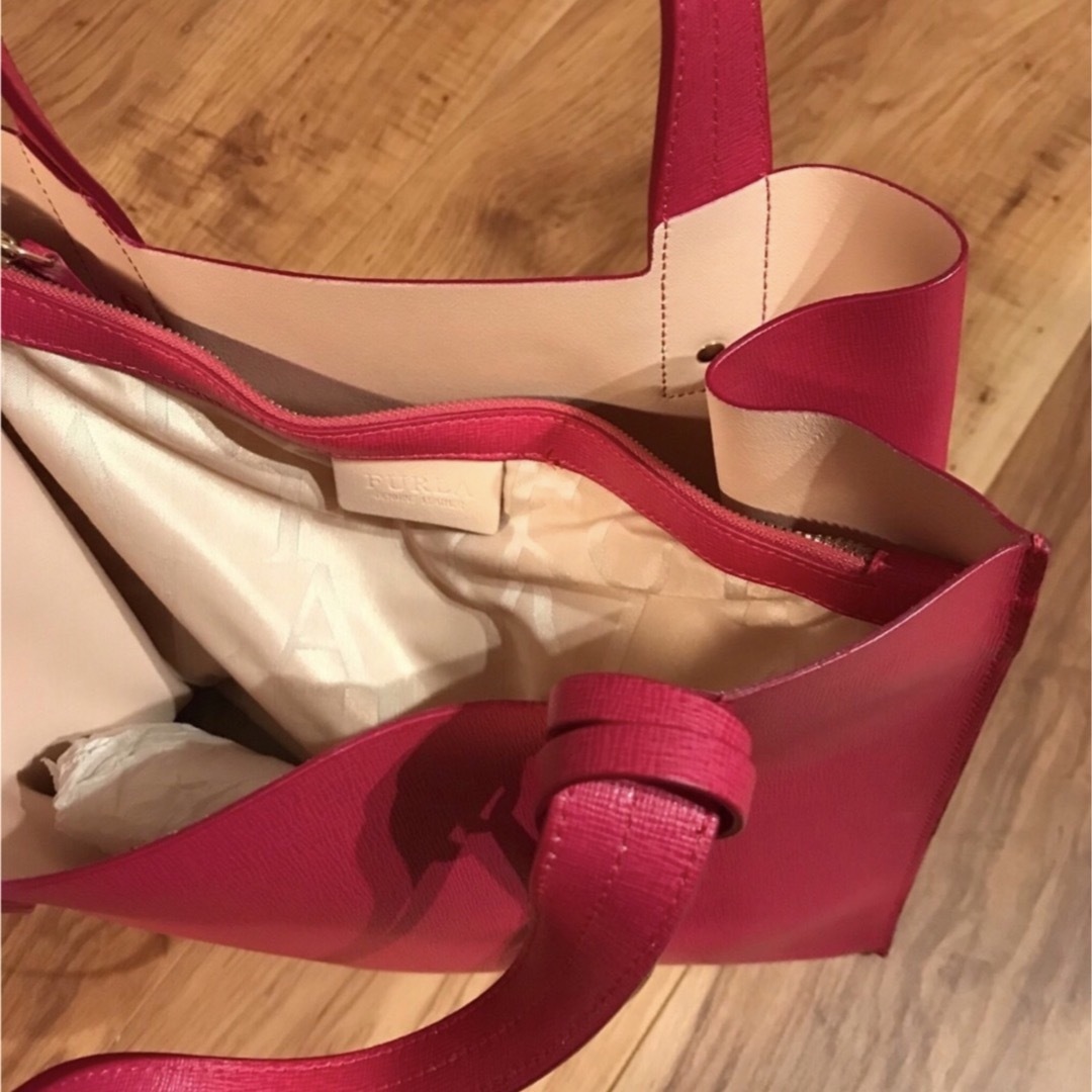 Furla(フルラ)の最終値下げ フルラ バッグ ハンドバッグ ピンク ショッキングピンク  レディースのバッグ(ハンドバッグ)の商品写真