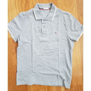 モンクレール(MONCLER)の【未使用】モンクレール　MONCLER　ポロシャツ　半袖　グレー　size S(ポロシャツ)