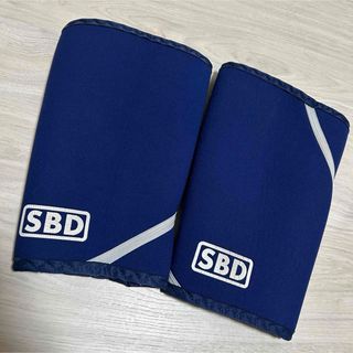 ゴールドジム(GOLD'S GYM)の限定カラー　SBD ニースリーブ　サイズXL パワーリフティング (トレーニング用品)