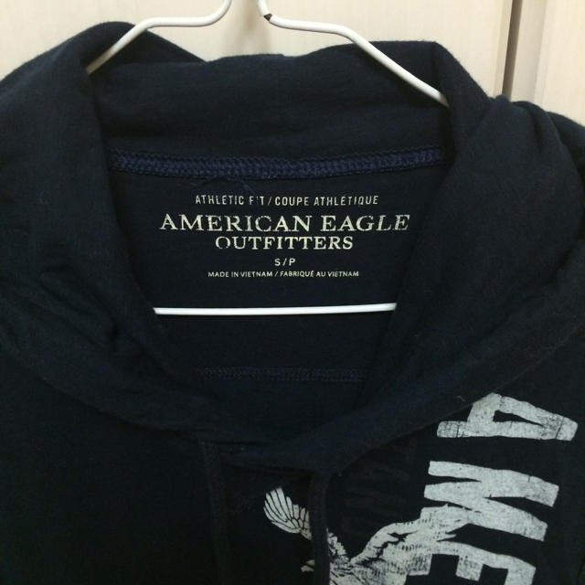 American Eagle(アメリカンイーグル)の紺色パーカー レディースのトップス(パーカー)の商品写真