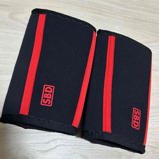 ゴールドジム(GOLD'S GYM)の美品！SBD エルボースリーブ　サイズM 肘サポーター(トレーニング用品)