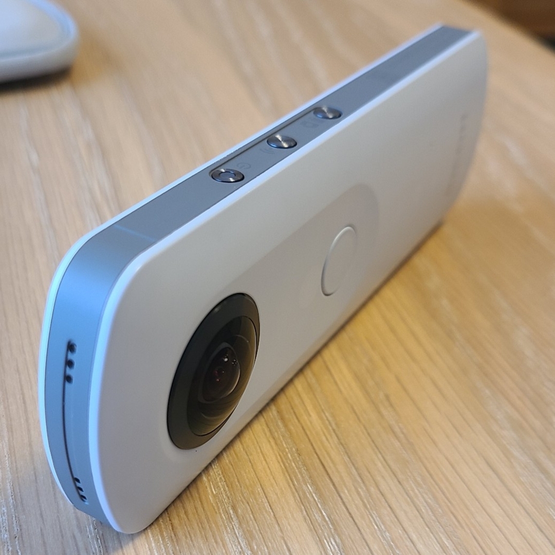 RICOH(リコー)のTHETA SC 360度カメラ リコー RICOH スマホ/家電/カメラのスマホ/家電/カメラ その他(その他)の商品写真