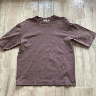 ユニクロ(UNIQLO)のTシャツ カットソー トップス エアリズム ブラウン　茶色　メンズ サイズM(Tシャツ/カットソー(半袖/袖なし))