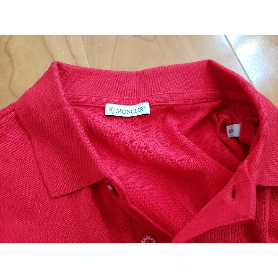 MONCLER(モンクレール)の【未使用】モンクレール　MONCLER　ポロシャツ　半袖　レッド　size S メンズのトップス(ポロシャツ)の商品写真
