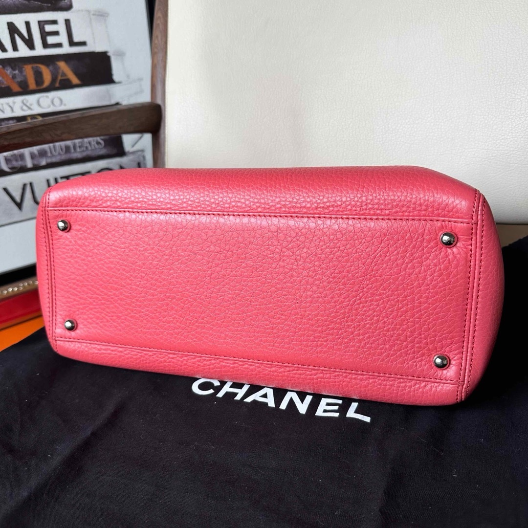 CHANEL(シャネル)の【CHANEL】 エグゼクティブトート　スモール　レッド系　トート　ハンドバッグ レディースのバッグ(トートバッグ)の商品写真