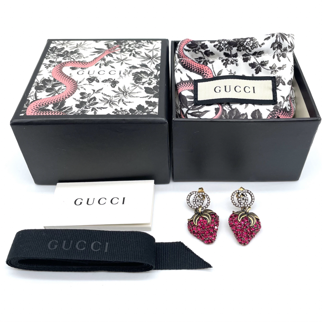 Gucci(グッチ)のグッチ GG ストロベリー いちご チャーム ピアス レッド クリスタル レディースのアクセサリー(ピアス)の商品写真