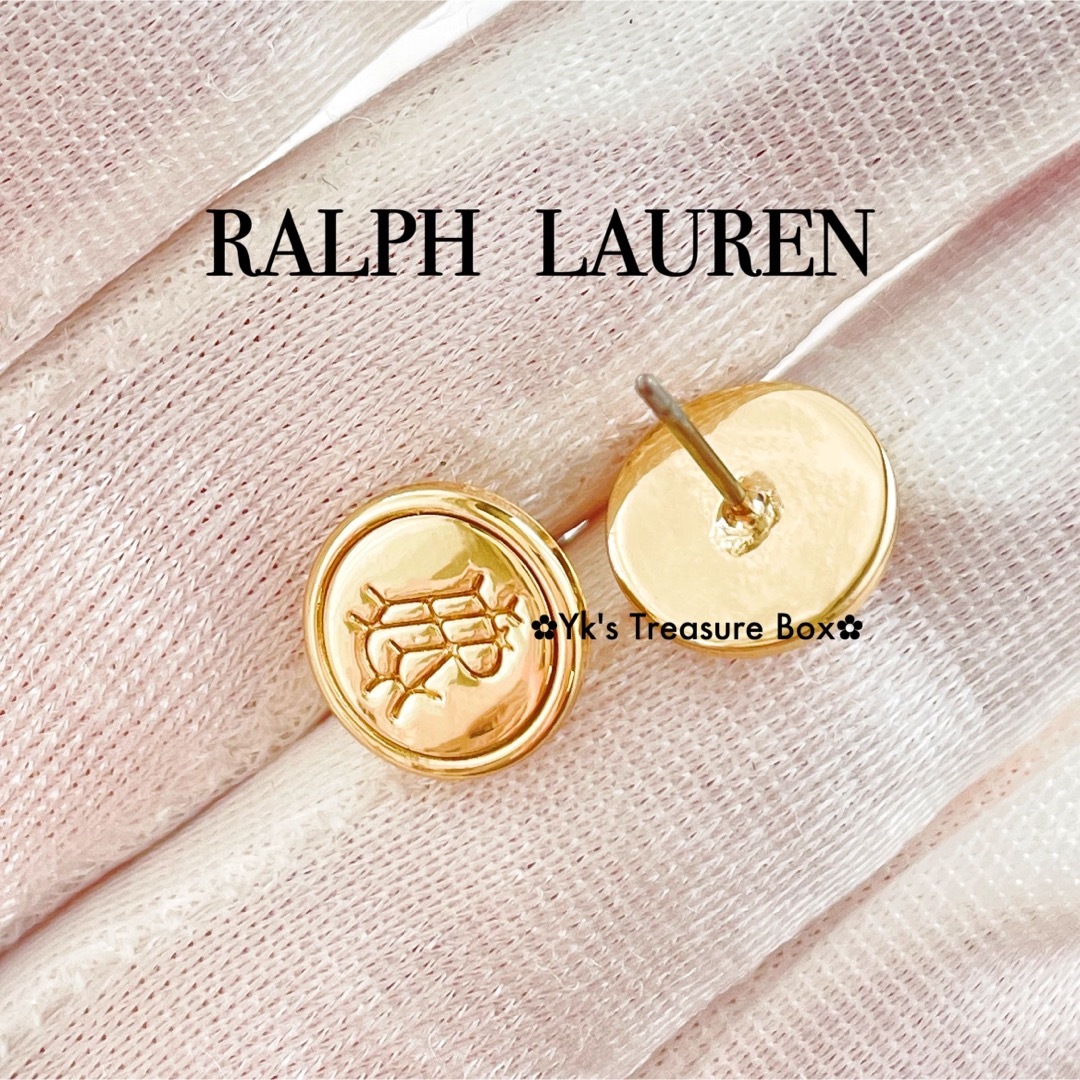 Ralph Lauren(ラルフローレン)のR215/RALPH LAUREN/ミニコインRLL刻印ゴールドスタッドピアス レディースのアクセサリー(ピアス)の商品写真