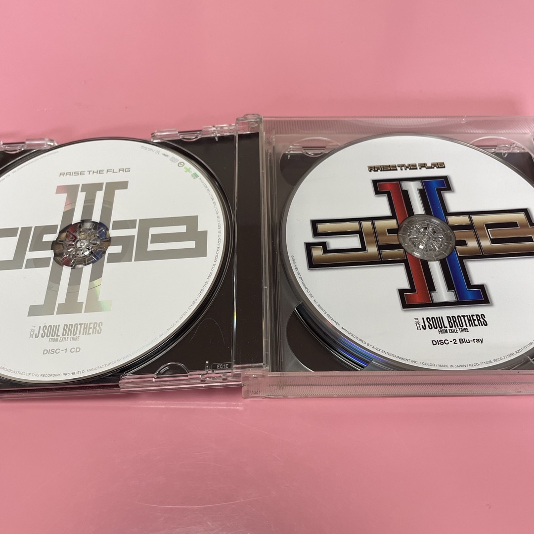 三代目 J Soul Brothers(サンダイメジェイソウルブラザーズ)のRAISE　THE　FLAG（Blu-ray　Disc付） エンタメ/ホビーのCD(ポップス/ロック(邦楽))の商品写真