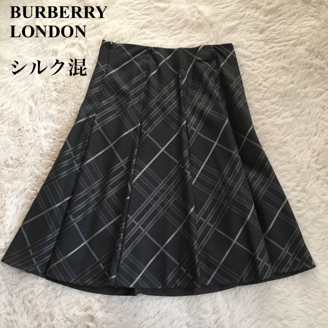 BURBERRY(バーバリー)のバーバリーロンドン　スカート  フレアスカート  ノバチェック　シルク混 レディースのスカート(ひざ丈スカート)の商品写真