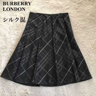 バーバリー(BURBERRY)のバーバリーロンドン　スカート  フレアスカート  ノバチェック　シルク混(ひざ丈スカート)