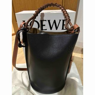 ロエベ(LOEWE)の【美品】LOEWE ゲートバケットショルダーバッグ/ブラック(ショルダーバッグ)