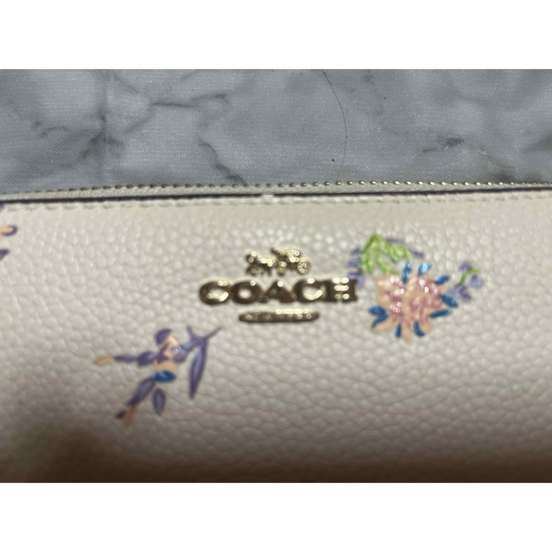 COACH(コーチ)のCOACH コーチ 長財布 レディース 白 花柄 レディースのファッション小物(財布)の商品写真