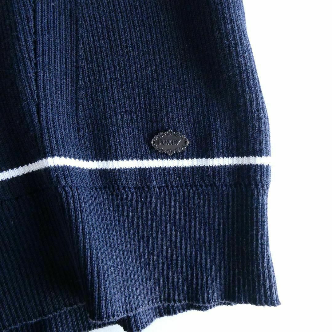 FOXEY(フォクシー)の美品 FOXEY ラウンドネック プレートロゴ 五分袖 リブニット セーター レディースのトップス(ニット/セーター)の商品写真