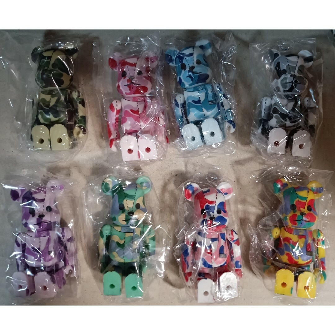 BE@RBRICK　８体　ベアブリック BAPE PLAY エイプ　カモ柄 ハンドメイドのおもちゃ(フィギュア)の商品写真