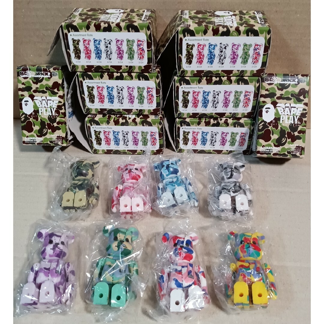 BE@RBRICK　８体　ベアブリック BAPE PLAY エイプ　カモ柄 ハンドメイドのおもちゃ(フィギュア)の商品写真