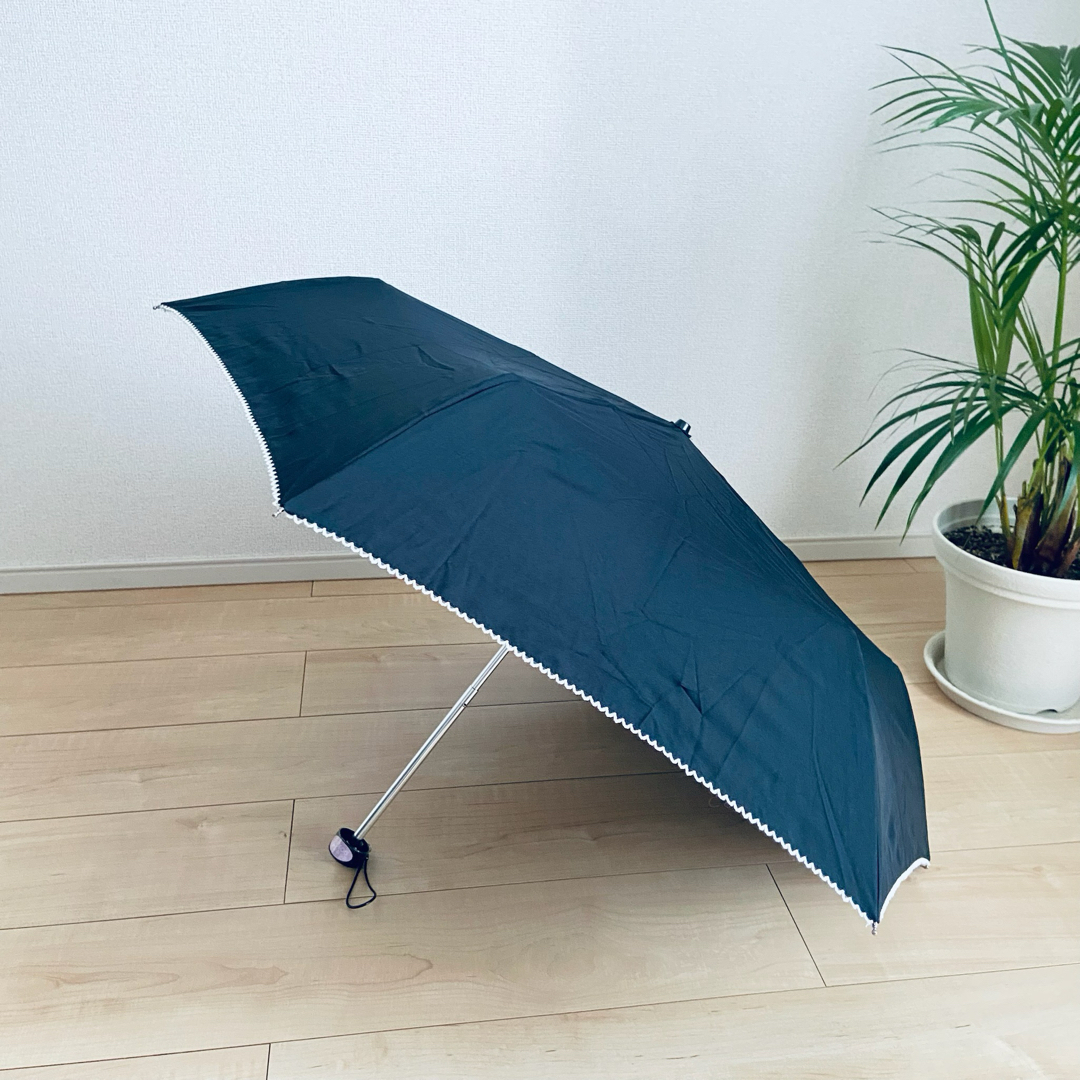 折りたたみ日傘 軽量 ブラック 晴雨兼用 3つ折り 紫外線遮蔽率90%以上 レディースのファッション小物(傘)の商品写真