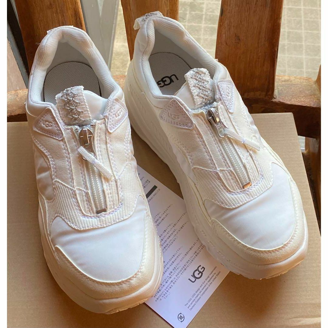 UGG(アグ)の#春～✨入手困難✨超超美品✨25.5⇒25靴下～✨UGG✨CA805 Zip レディースの靴/シューズ(スニーカー)の商品写真