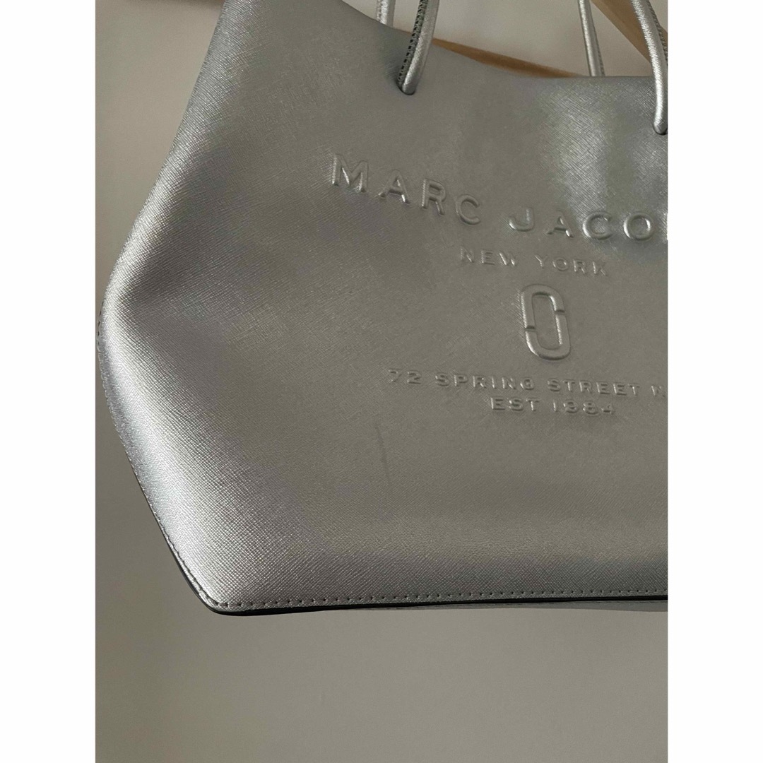 MARC JACOBS(マークジェイコブス)のMARC JACOBS  ロゴショッパートート (Silver) レディースのバッグ(トートバッグ)の商品写真