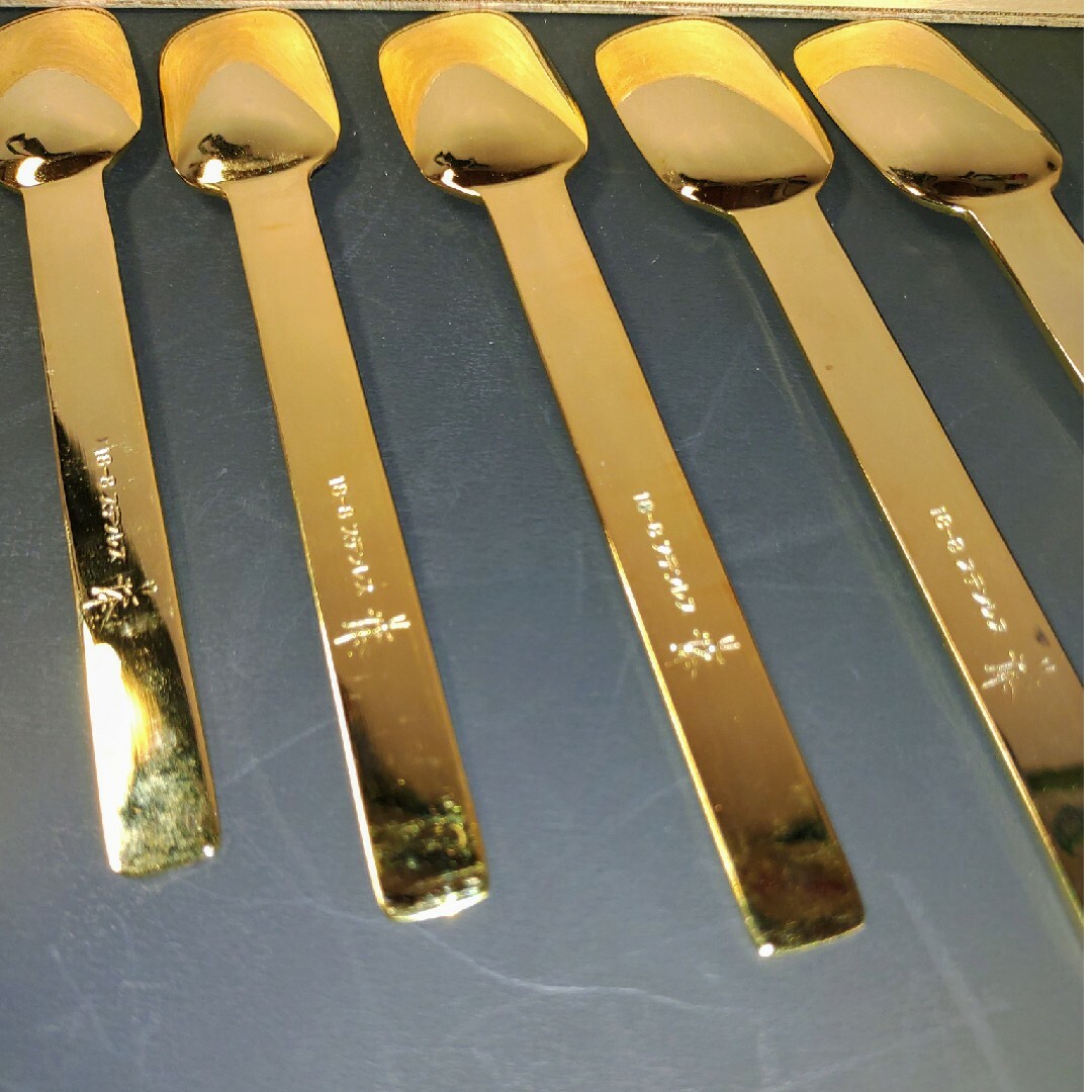 新品未使用本漆塗りのゴールドのスプーン6本セット インテリア/住まい/日用品のキッチン/食器(カトラリー/箸)の商品写真