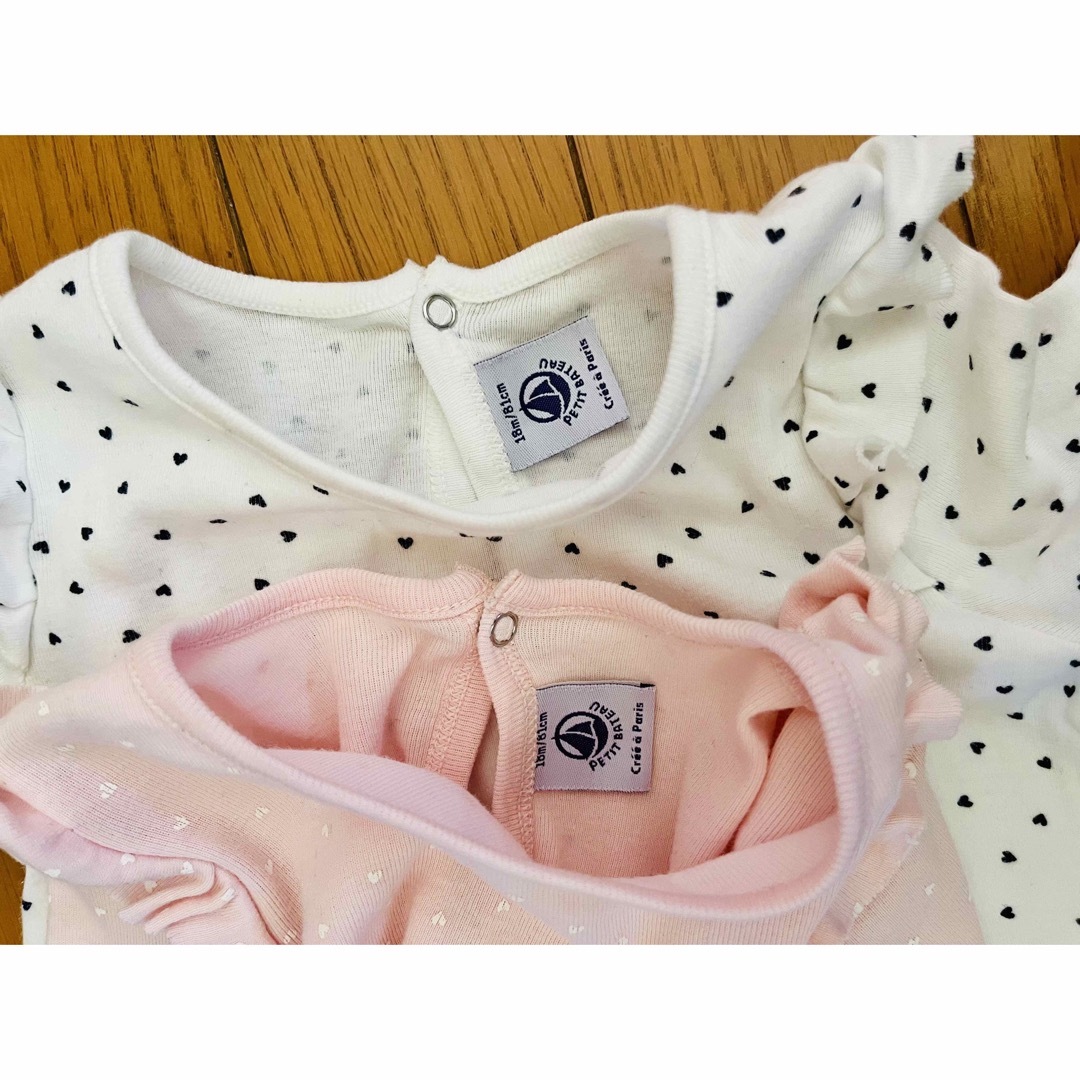 PETIT BATEAU(プチバトー)のプチバトー　長袖カットソー　フリル　18m 81 キッズ/ベビー/マタニティのベビー服(~85cm)(シャツ/カットソー)の商品写真