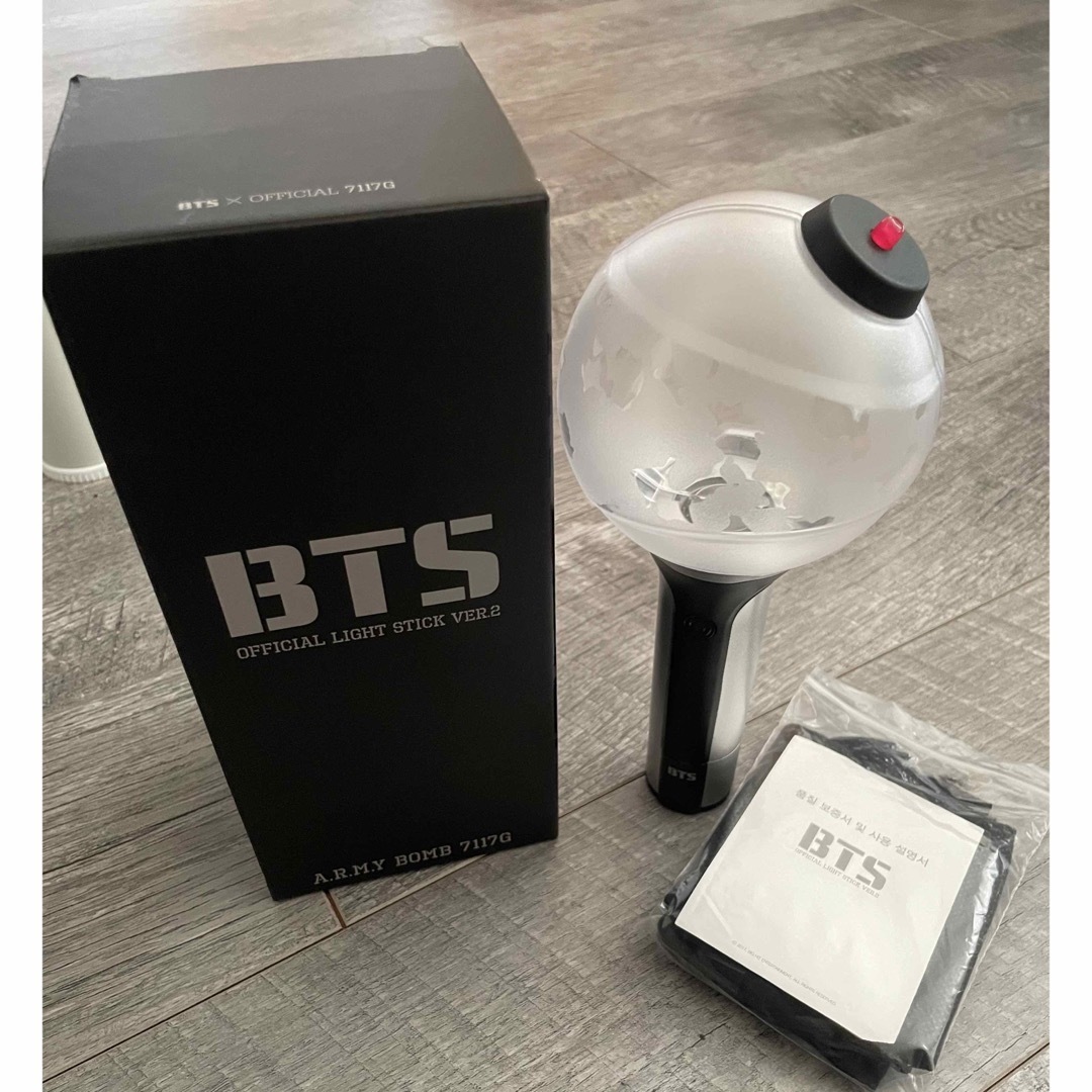 【美品】BTS LightStick ver.2ペンライト ARMY BOMB エンタメ/ホビーのタレントグッズ(アイドルグッズ)の商品写真