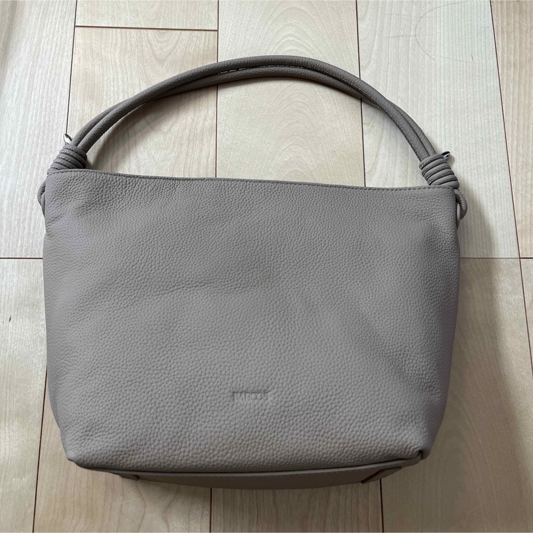 BARCOS シュリンクレザーハンドルデザインホーボーバック　トープ　バック レディースのバッグ(ショルダーバッグ)の商品写真