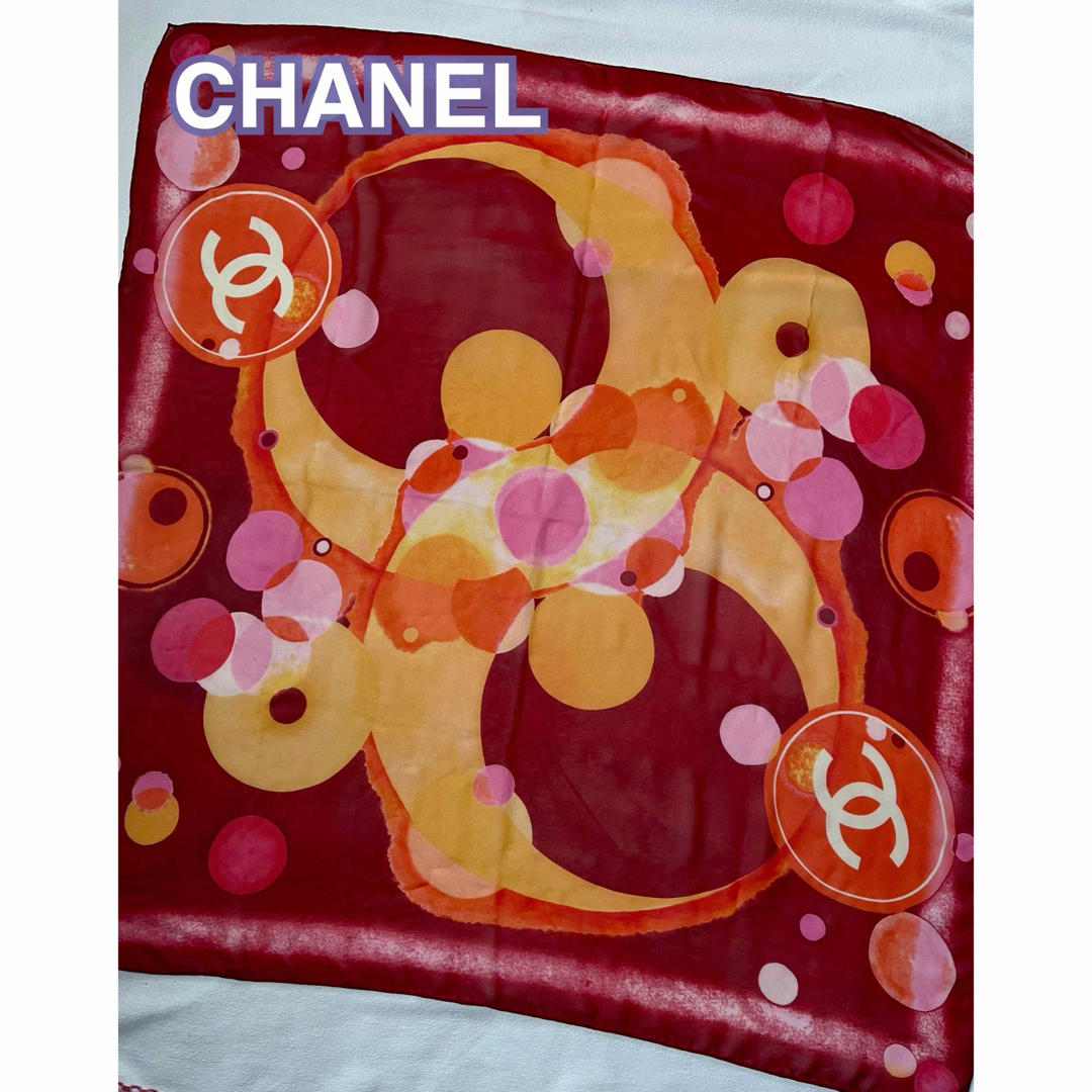 CHANEL(シャネル)のCHANEL シャネル　シルク100 シフォン　大判スカーフ　ココマークレッド系 レディースのファッション小物(バンダナ/スカーフ)の商品写真