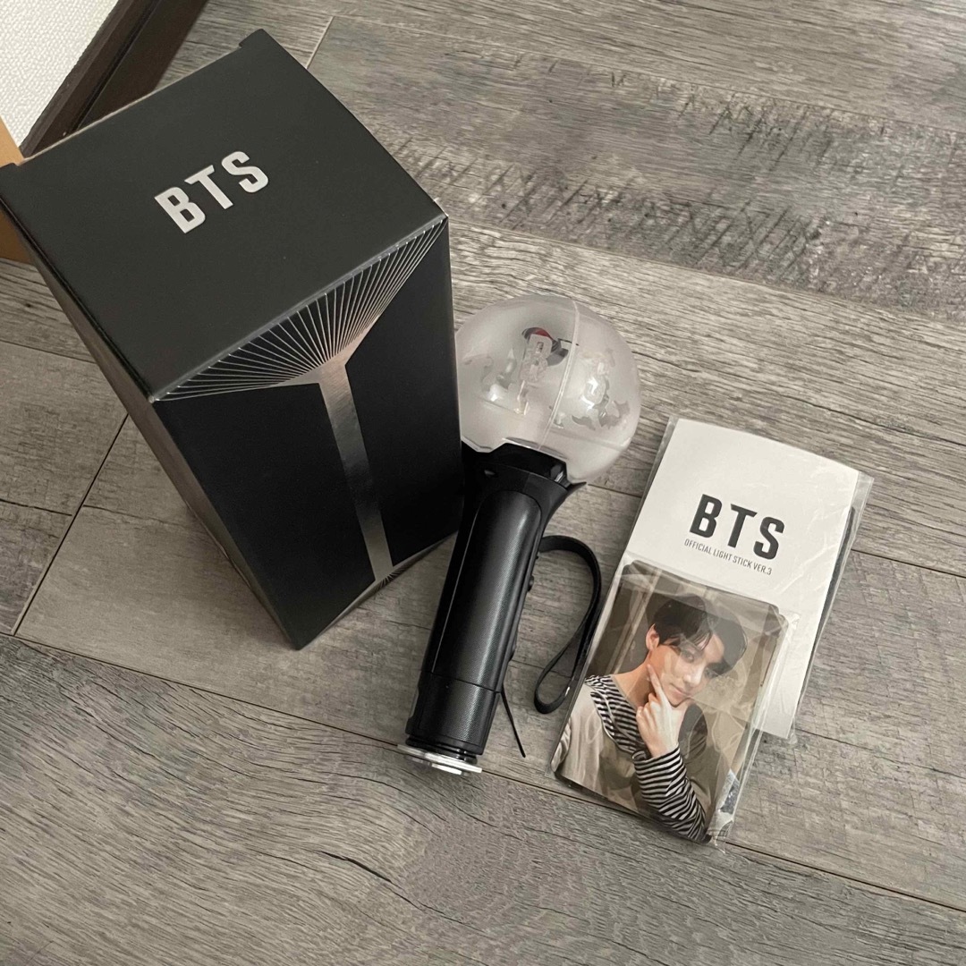 【美品】BTS LightStick ver.3ペンライト ARMY BOMB エンタメ/ホビーのタレントグッズ(アイドルグッズ)の商品写真