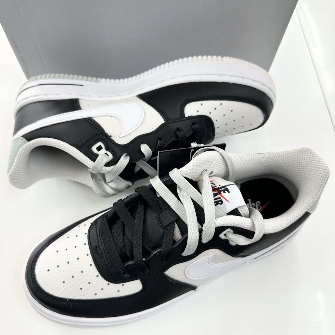 NIKE(ナイキ)のナイキ　AIR FORCE1 LV8 GS エアフォース1 パンダ　24.5cm レディースの靴/シューズ(スニーカー)の商品写真