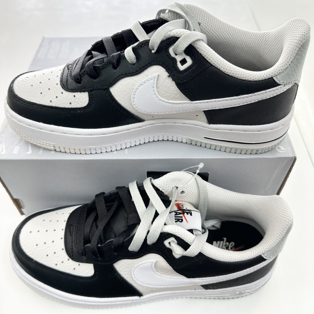 NIKE(ナイキ)のナイキ　AIR FORCE1 LV8 GS エアフォース1 パンダ　24.5cm レディースの靴/シューズ(スニーカー)の商品写真