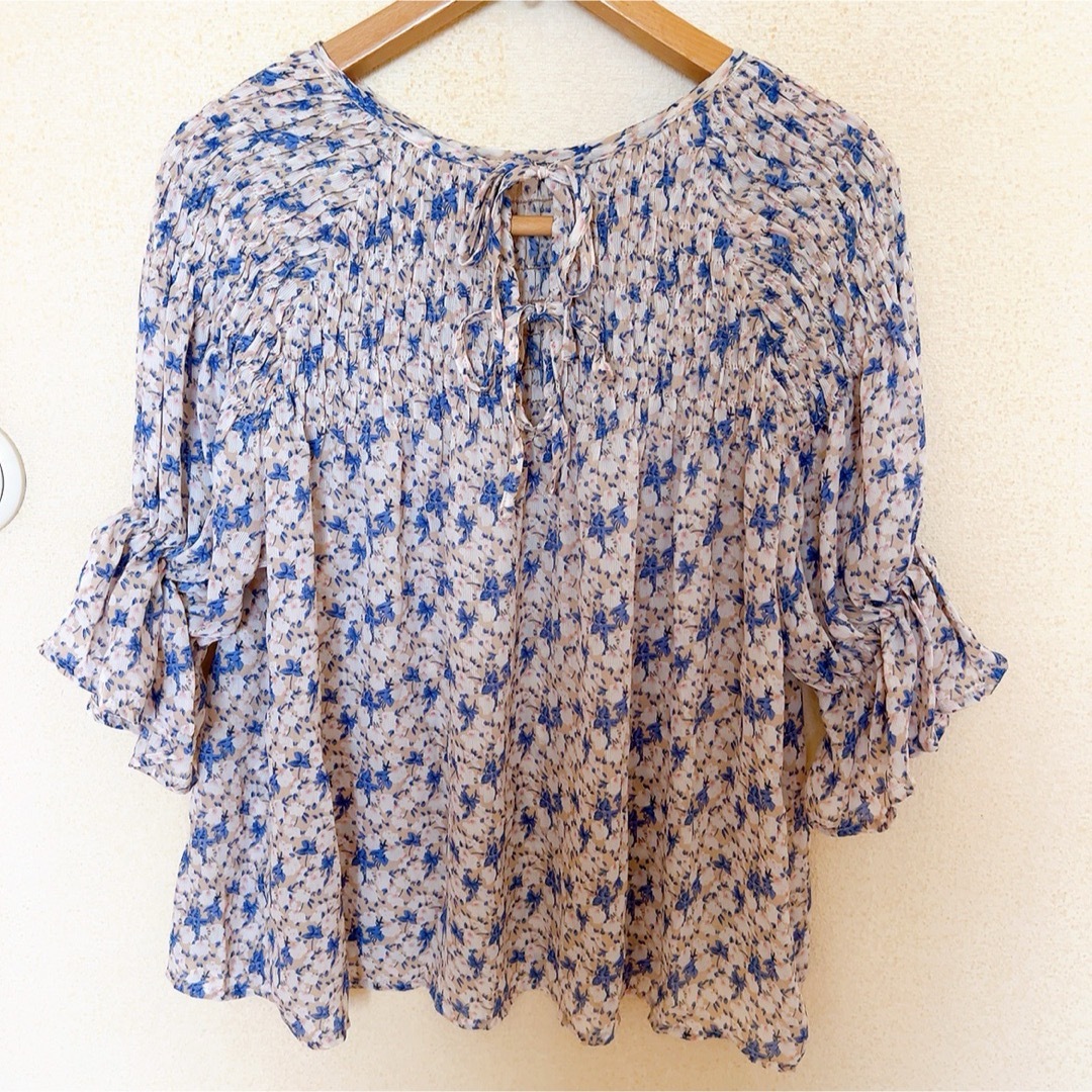 w closet(ダブルクローゼット)のw closet 花柄ブラウス レディースのトップス(シャツ/ブラウス(長袖/七分))の商品写真