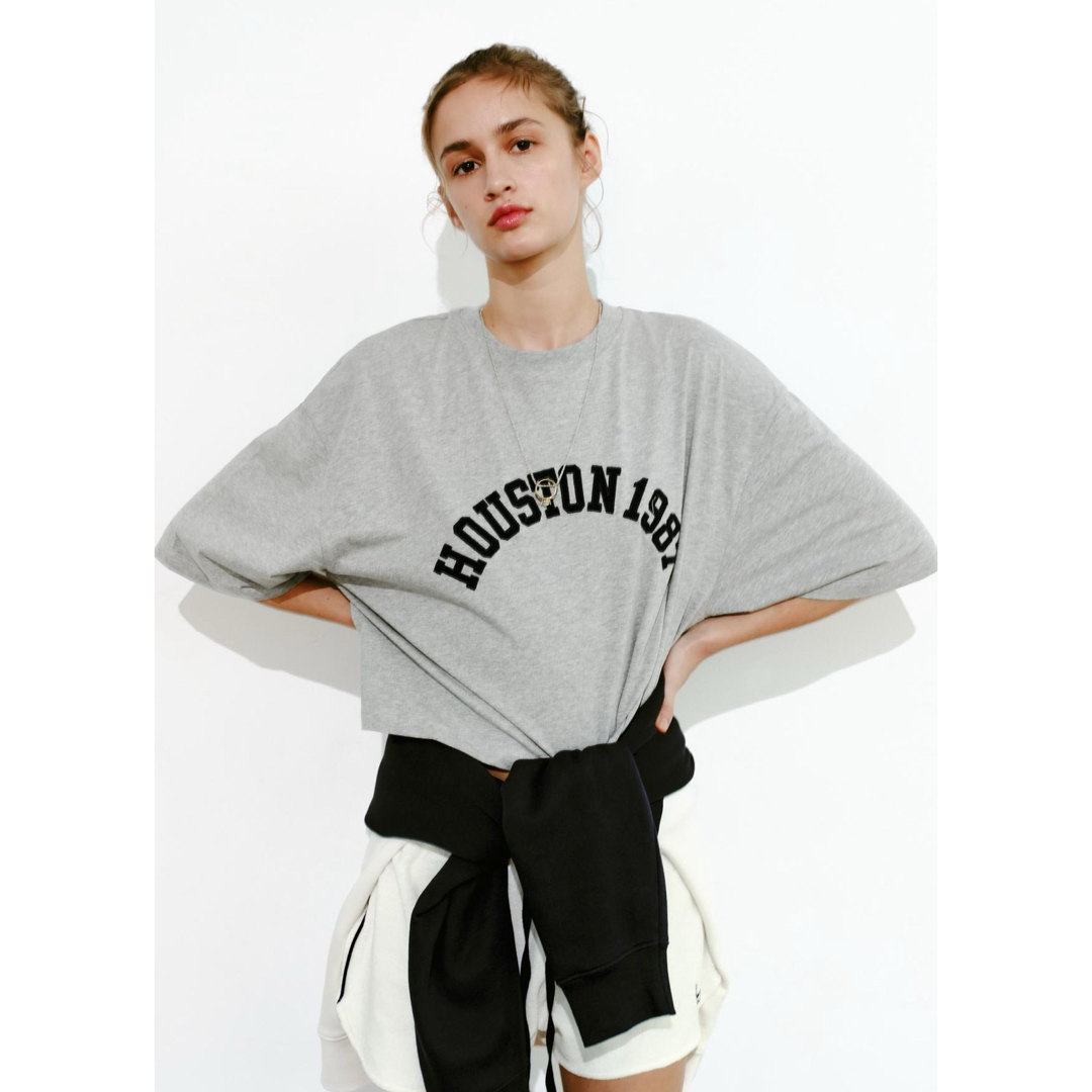 ZARA(ザラ)のZARA over size  クロップド　テキスト　Tシャツ レディースのトップス(Tシャツ(半袖/袖なし))の商品写真