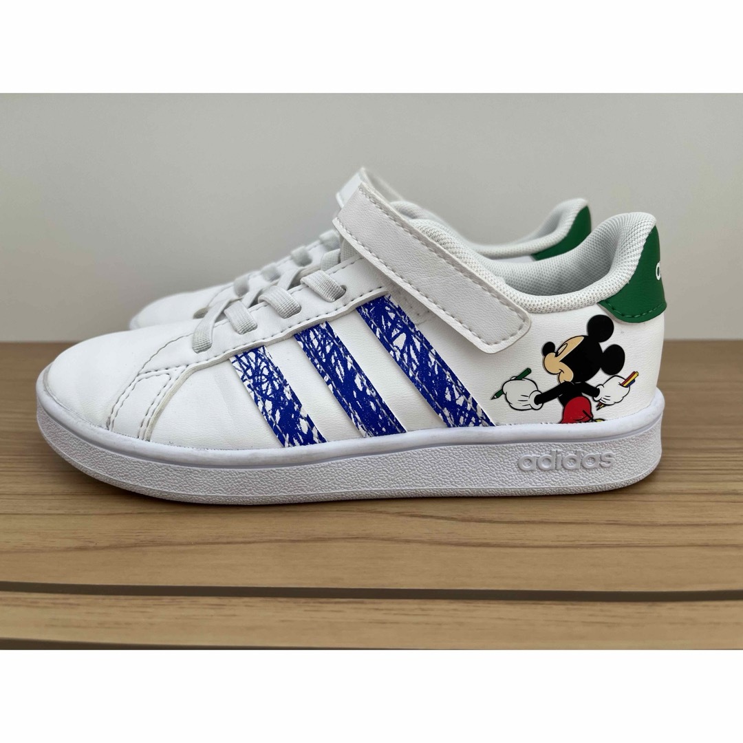 adidas(アディダス)の★美品★アディダス　ミッキー　スニーカー(18.5センチ) キッズ/ベビー/マタニティのキッズ靴/シューズ(15cm~)(スニーカー)の商品写真