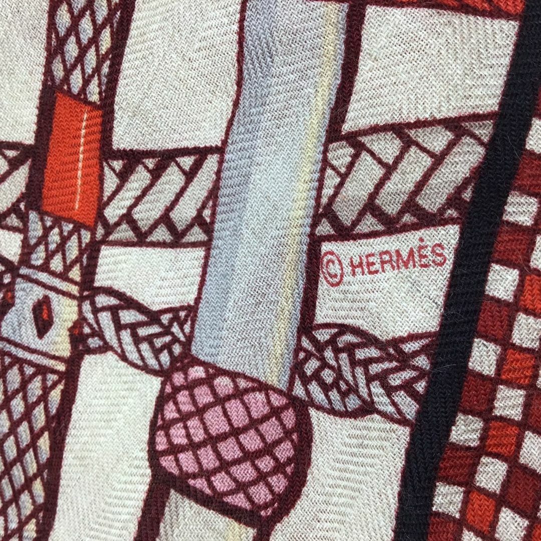 Hermes(エルメス)のHERMES　エルメス　トライアングルスカーフ　ロザンジュMM　LOSANGE　CACHEMIRE　カシミヤ　シルク　ひし形スカーフ　スカーフ　襟巻　首巻　ファッションアクセ　小物　レディース　メンズ　ユニセックス レディースのファッション小物(バンダナ/スカーフ)の商品写真