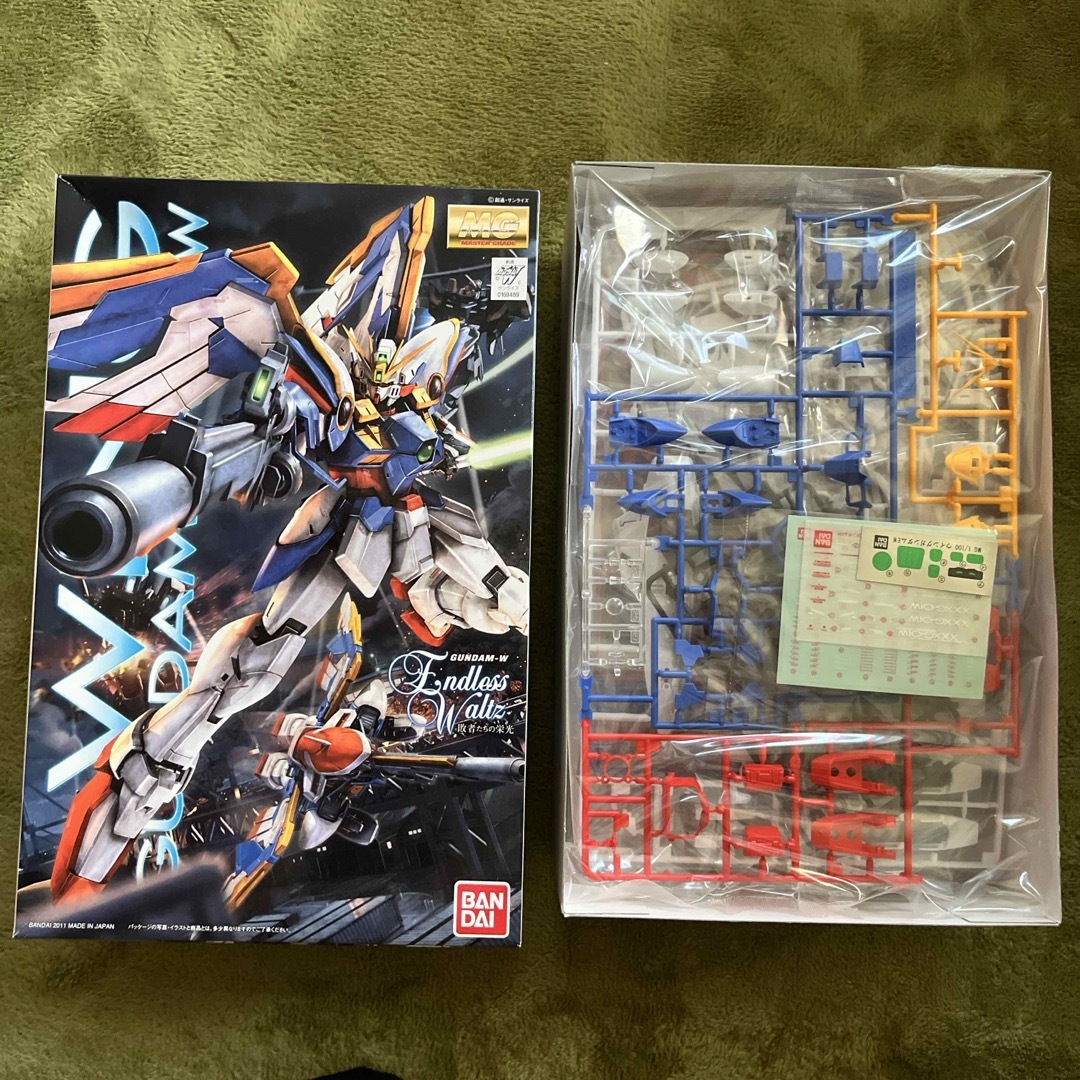 BANDAI(バンダイ)のMG 1/100 ウイングガンダム EW版 プラモデル 新機動戦記ガンダムW エ エンタメ/ホビーのおもちゃ/ぬいぐるみ(模型/プラモデル)の商品写真