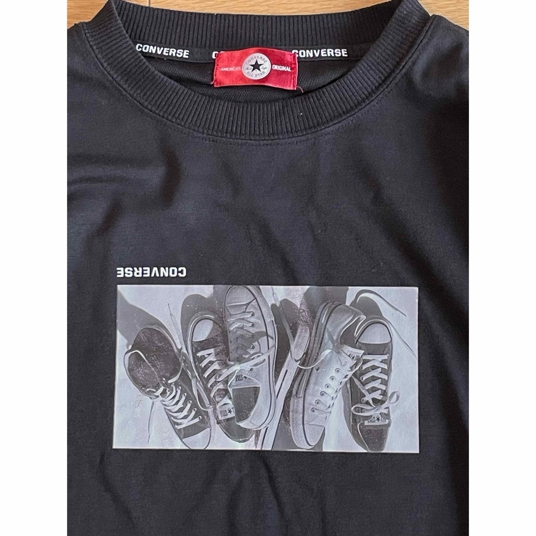 CONVERSE(コンバース)のCONVERSE コンバース ドライメッシュ 転写モノクロシューズTシャツ 黒  レディースのトップス(Tシャツ(半袖/袖なし))の商品写真