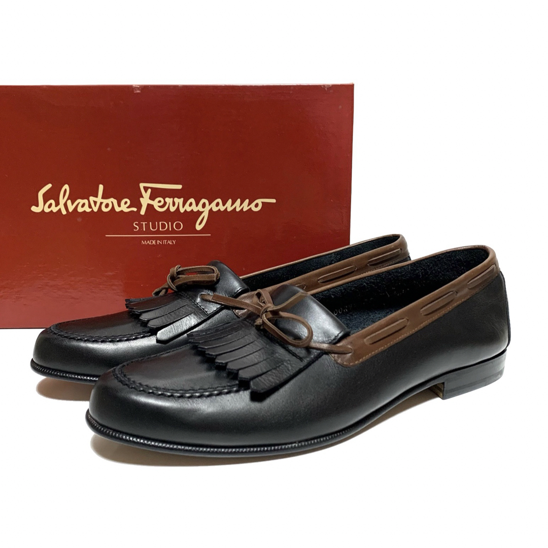 Salvatore Ferragamo(サルヴァトーレフェラガモ)の☆未使用 フェラガモ バイカラー フリンジ レザー ローファー イタリア製 革靴 メンズの靴/シューズ(ドレス/ビジネス)の商品写真