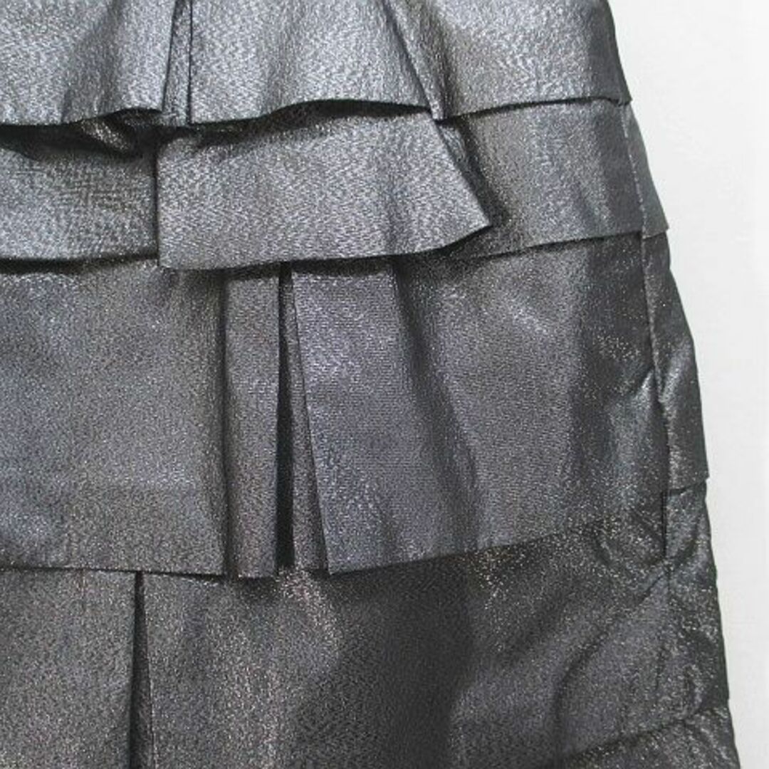 Drawer(ドゥロワー)のDrawer ミニ丈 フリル 台形スカート スカート 灰系 シルバー系 絹 レディースのスカート(ミニスカート)の商品写真