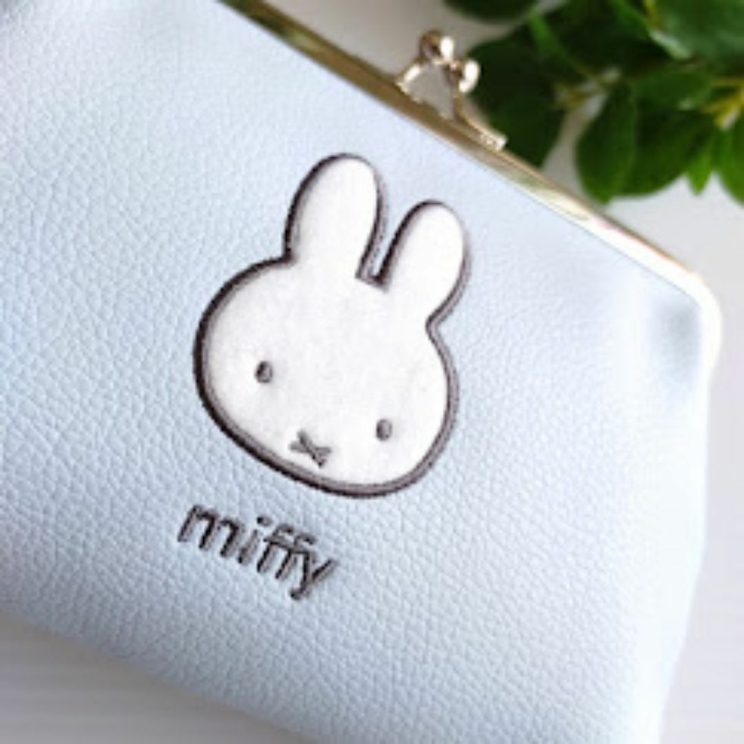 miffy(ミッフィー)の未使用⭐miffy ミッフィー　がま口ポーチ　ポーチ　うす水色 レディースのファッション小物(ポーチ)の商品写真