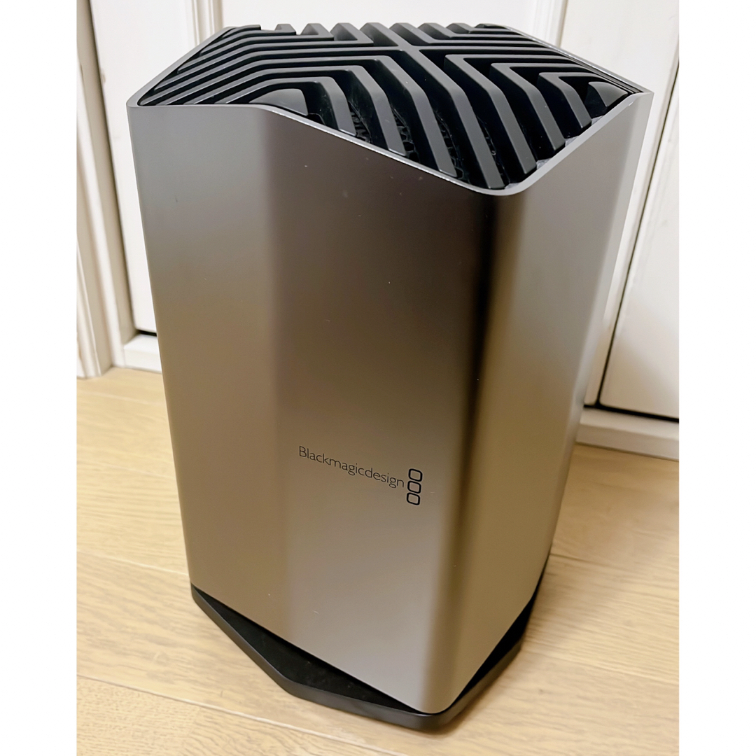 Blackmagicdesign(ブラックマジック)のBlackmagic eGPU Radeon Pro 580 スマホ/家電/カメラのPC/タブレット(PC周辺機器)の商品写真