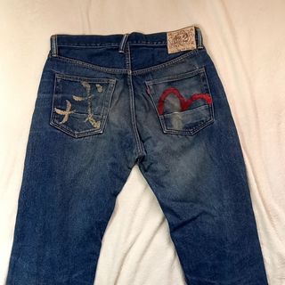 エビス(EVISU)のヱビスジーンズ 　カモメ　赤　W33　ひげ　色落ち(デニム/ジーンズ)