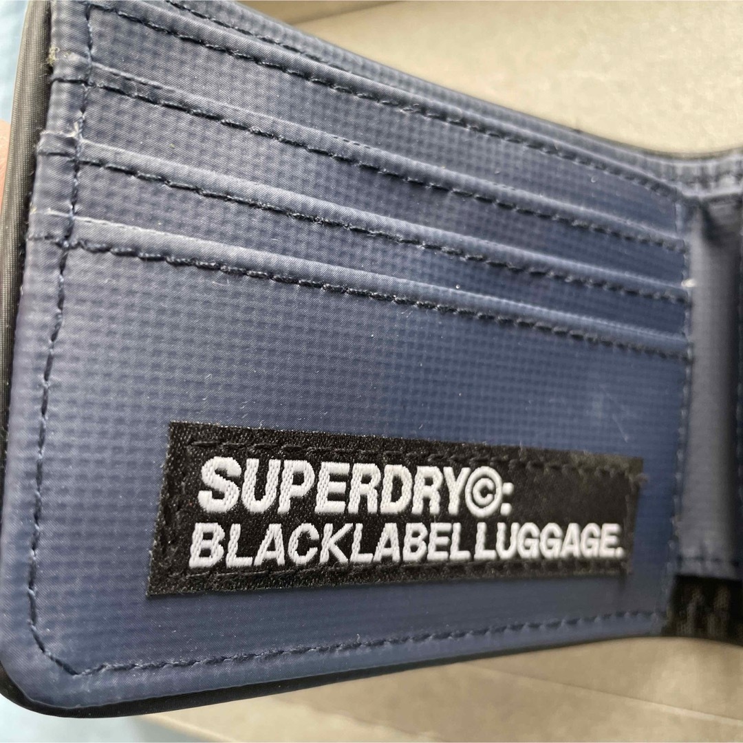 Super dry. 極度乾燥(しなさい) 2つ折り財布　未使用品 メンズのファッション小物(折り財布)の商品写真