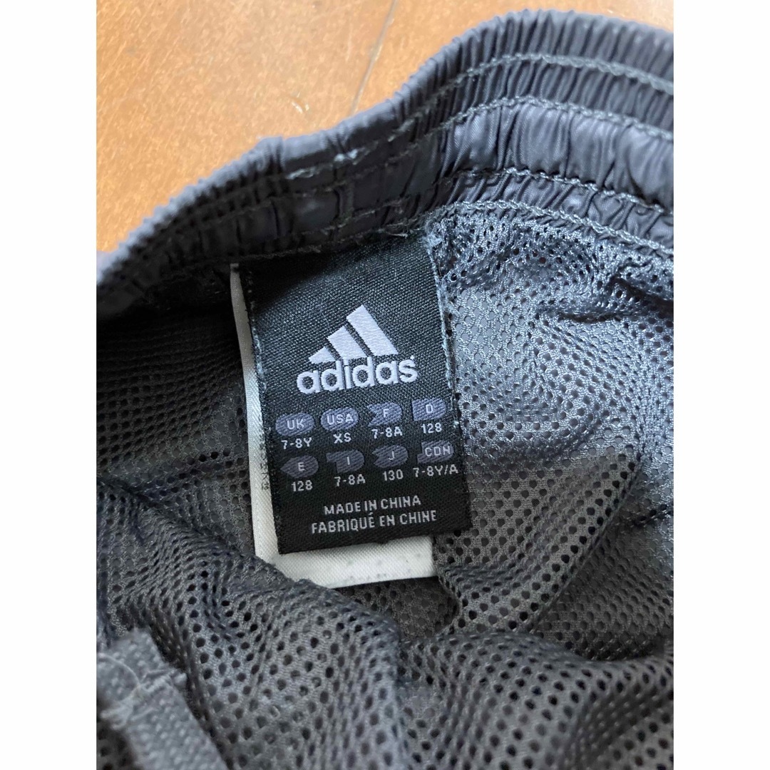 adidas(アディダス)のadidas  ウィンドブレーカー　130 キッズ/ベビー/マタニティのキッズ服男の子用(90cm~)(パンツ/スパッツ)の商品写真