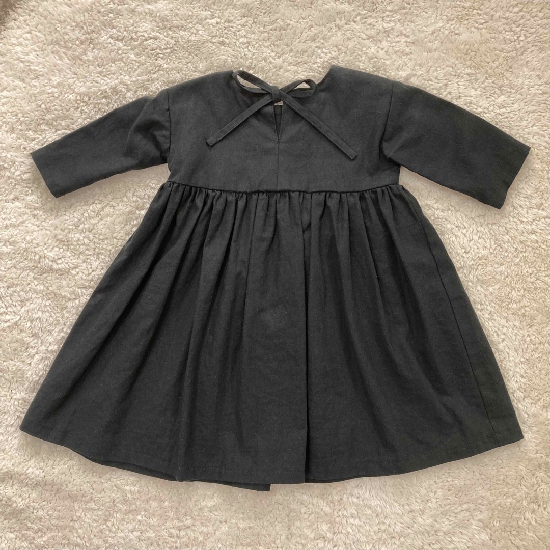 ハンドメイド　ヨークワンピース　リネン　100 女の子　黒 キッズ/ベビー/マタニティのキッズ服女の子用(90cm~)(ワンピース)の商品写真