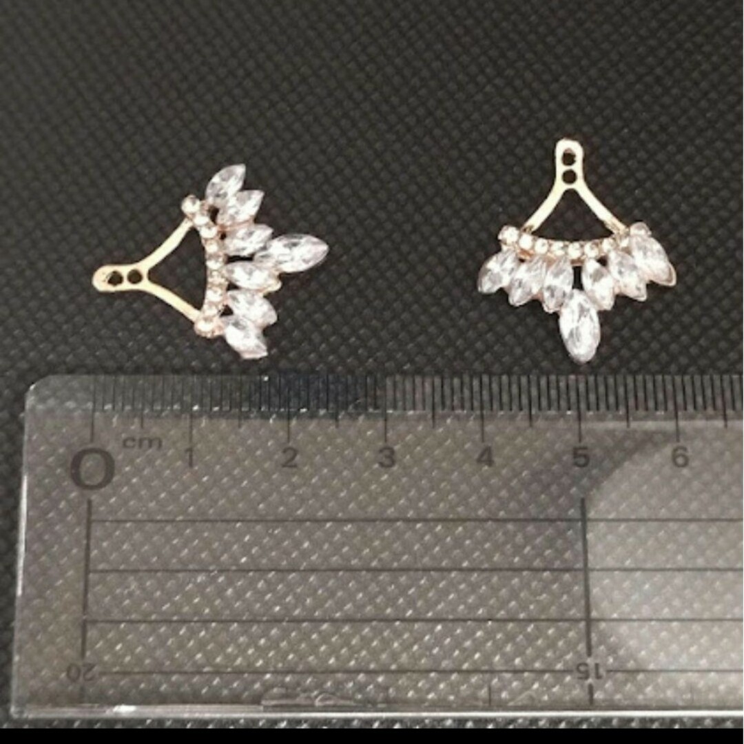 ダイヤモンド風 ラインストーンピアス レディースのアクセサリー(ピアス)の商品写真